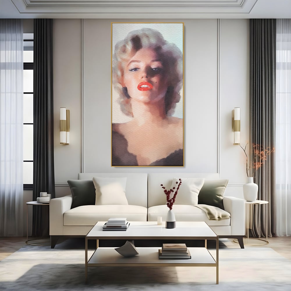 Tablou canvas cu tablou canvas cu marilyn monroe, in rama de aluminiu auriu, pe perete intr-un living